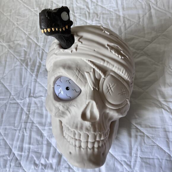 ZURU‎ Pirate Skull Dinosaur Head Toy Figure Collectible Halloween Decoration 12" - Picture 1 of 8
